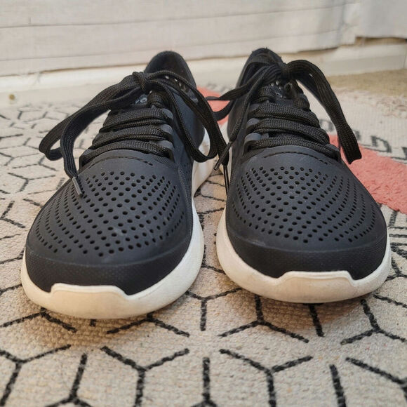 CROCS InMotion Pacer Sneakers in Black/Atmosphere, sz 8 - Picture 5 of 14